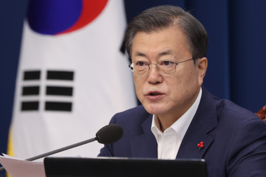 문재인 대통령이 5일 오전 청와대에서 열린 국무회의에서 발언하고 있다.  연합뉴스